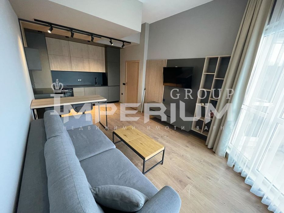 Страхотен апартамент с огромна тераса + ПАРКОМЯСТО в цената, кв. Бриз