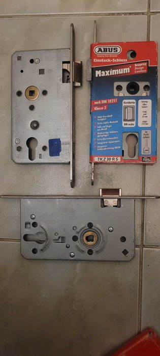 Broască ușă si mânere