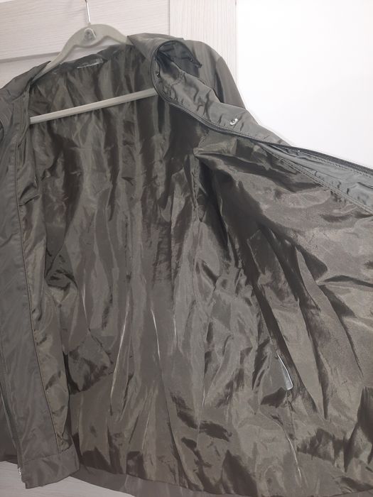 Дамско яке - ветровка