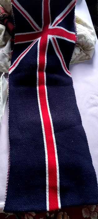 Шапка и шал Англия