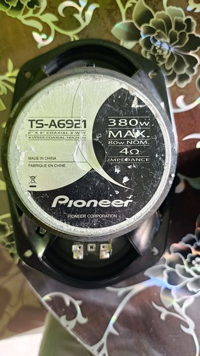 2броя  4-лентови тонколони Pioneer TS-A6921.
