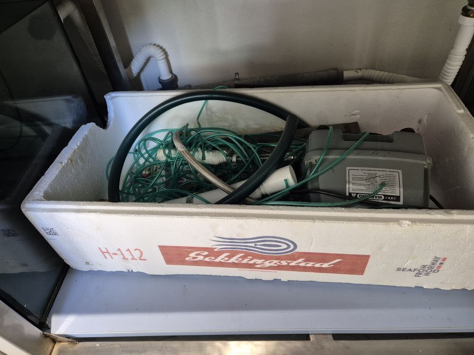 Acvariu inox profesional, 1000 litri, cu recirculare