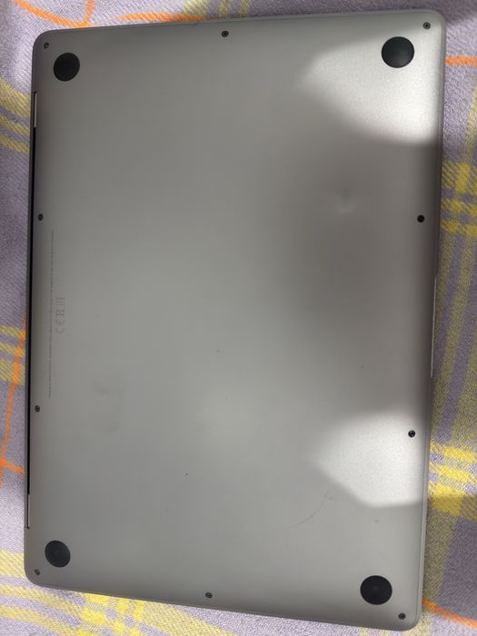 MacBook Air 13” (2020, Retina)