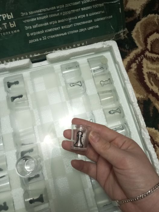 Набор рюмок для игры в шахматы