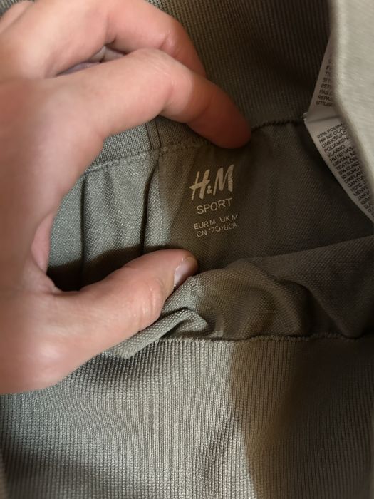 Клин на марката HM