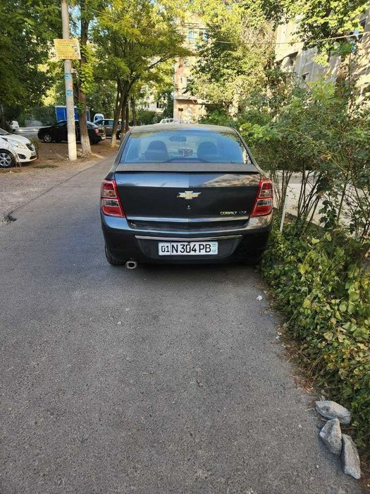 Avtomobil sotladi