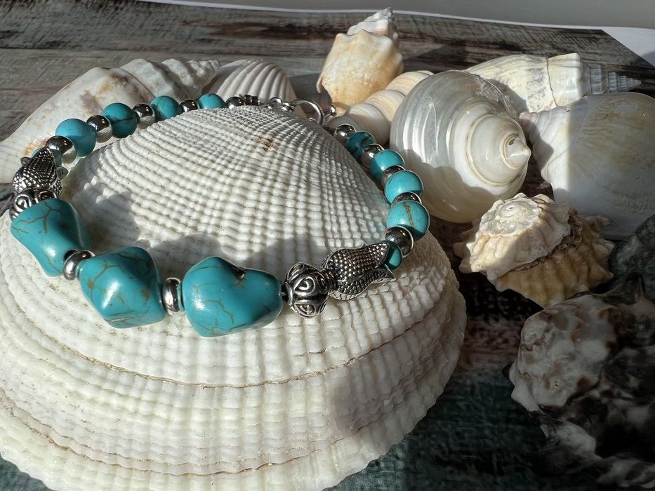 Гривни от полускъпоценни камъни