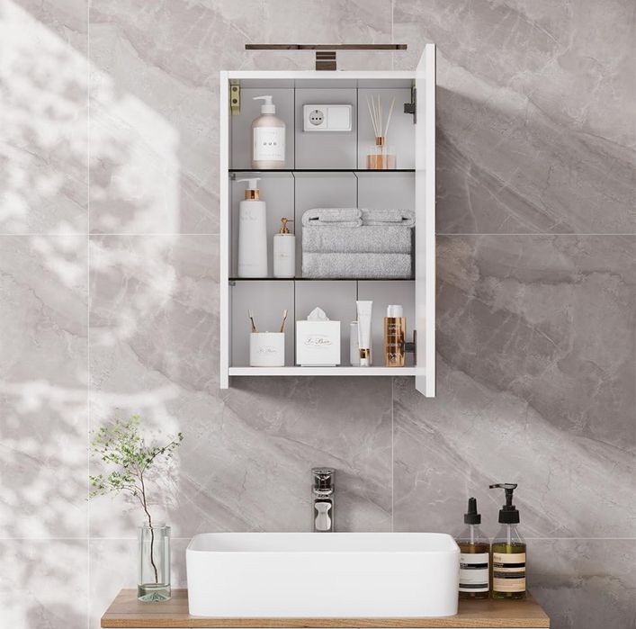 Огледален шкаф с LED лампа и стъклени рафтове 8640