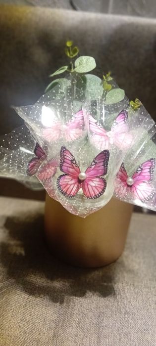 Композиция из светящиеся  бабочек
