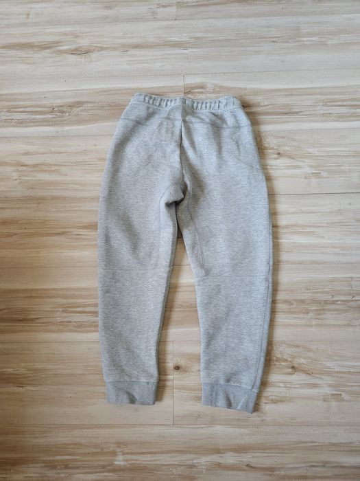 Оригинално долнище Nike Tech Fleece