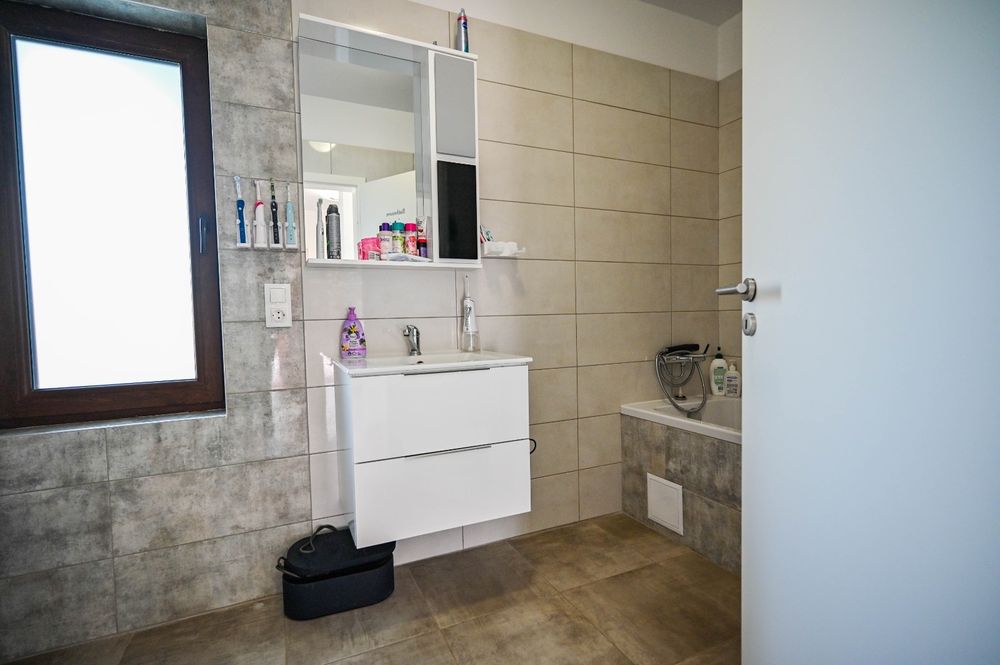 Inchiriez  Casa in Sanpetru