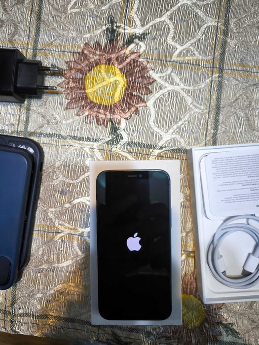 Продавам Iphone 12mini 256Gb.