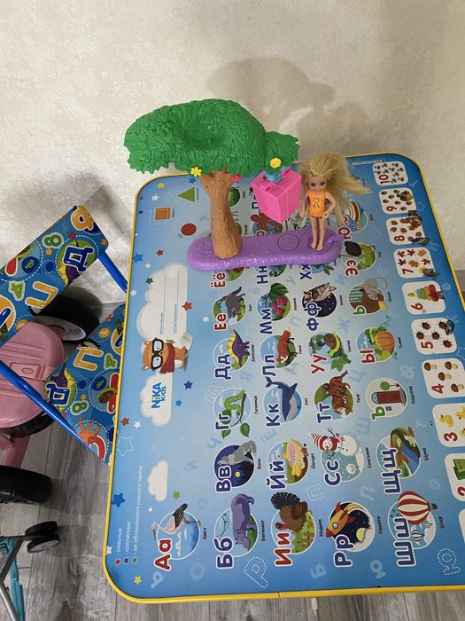 Продам столик алфавит и стулом