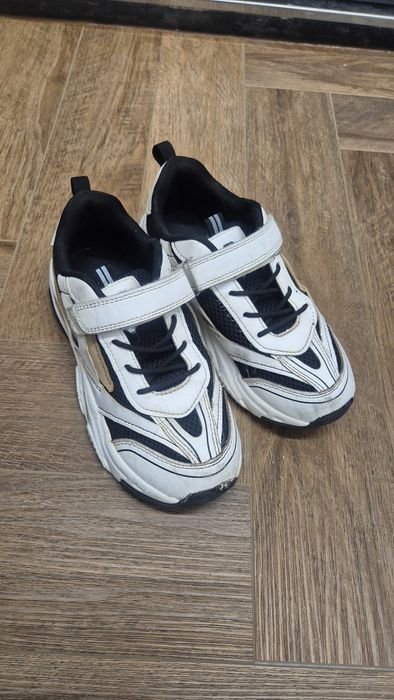 Кроссовки белые р.36