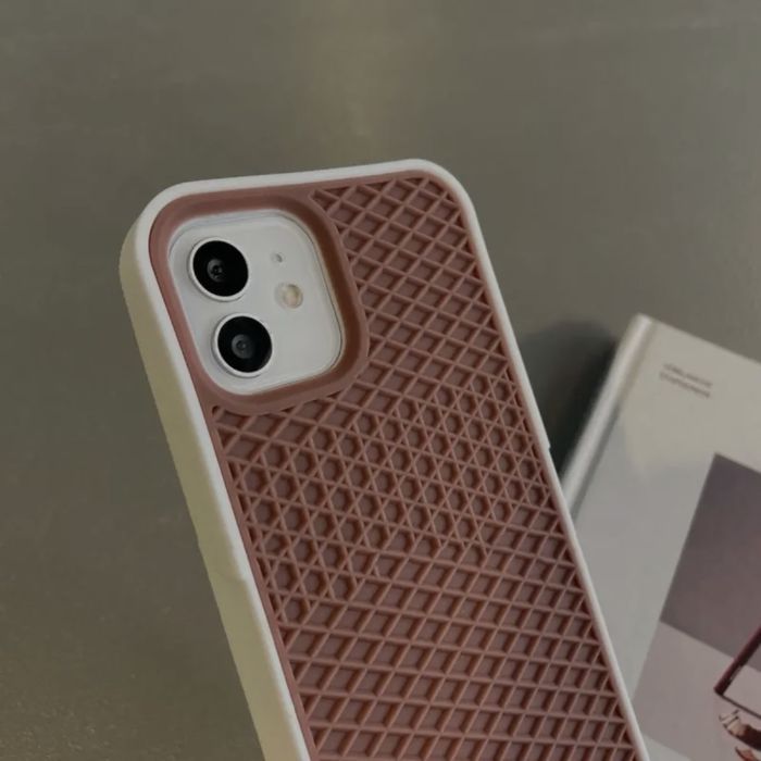 Чехол на iPhone 13 в стиле VANS