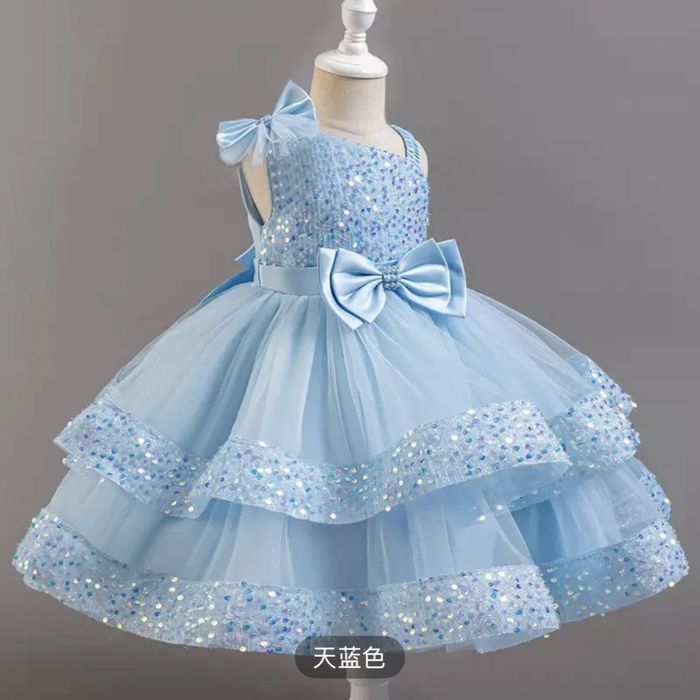 Продается платья новая