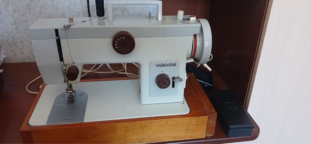 Продам швейную машинку