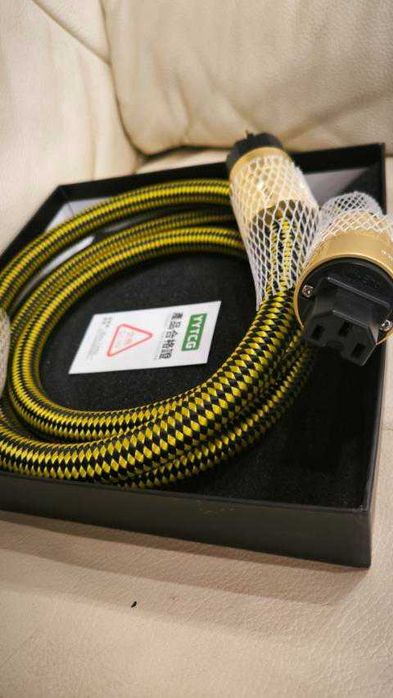 Продавам захранващ Hi-Fi кабел YYTCG
