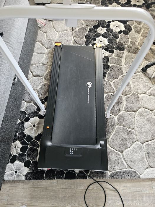 Vând banda de alergat FitTronic Delta 1100