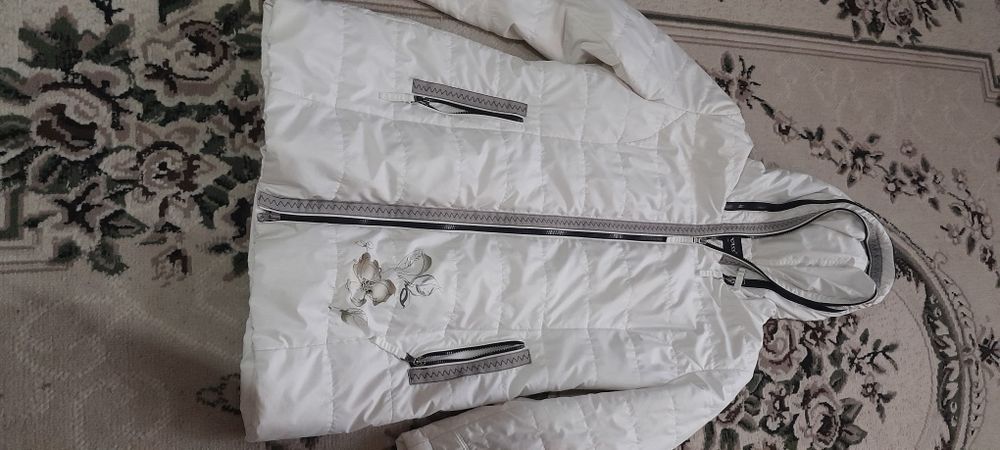 Продам пуховик весна _осень