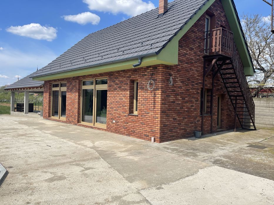 Vand proprietate extinsa  casa caramida Biharia