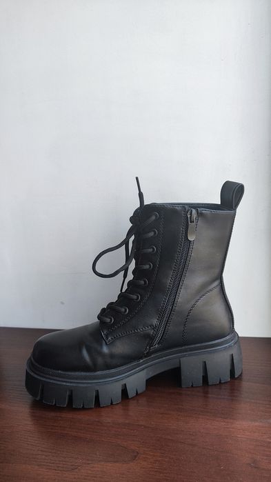 Продам демисезонные ботинки