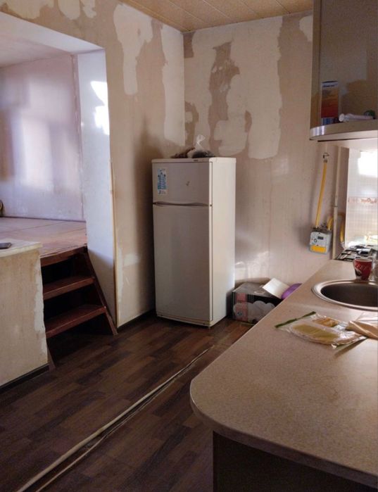 Метро строительн. 2ком 400$