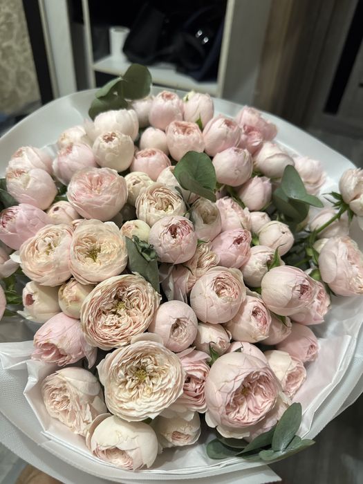 Пионовыдный букет роз