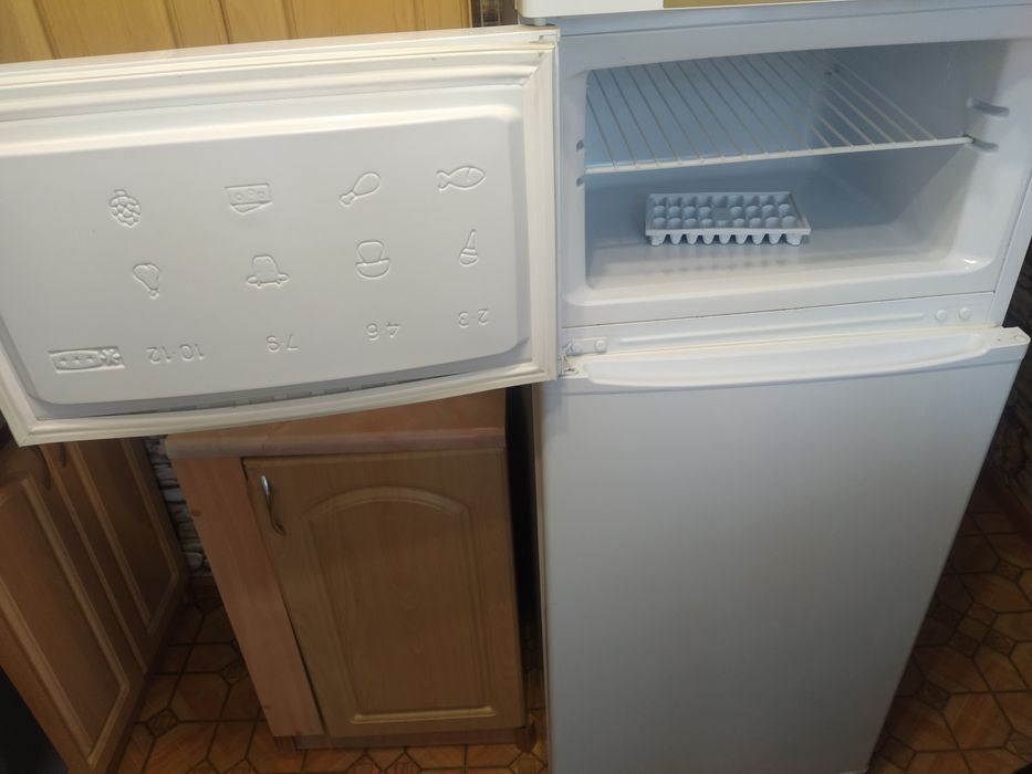 Холодильник indesit