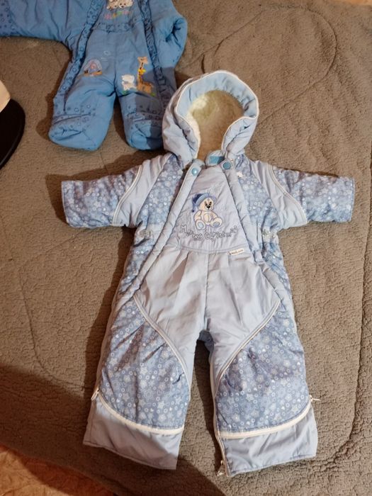 Отдам 2 комбинезона