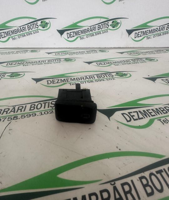 Buton dezaburire parbriz Volkswagen VW Polo a 3-a generatie 6N