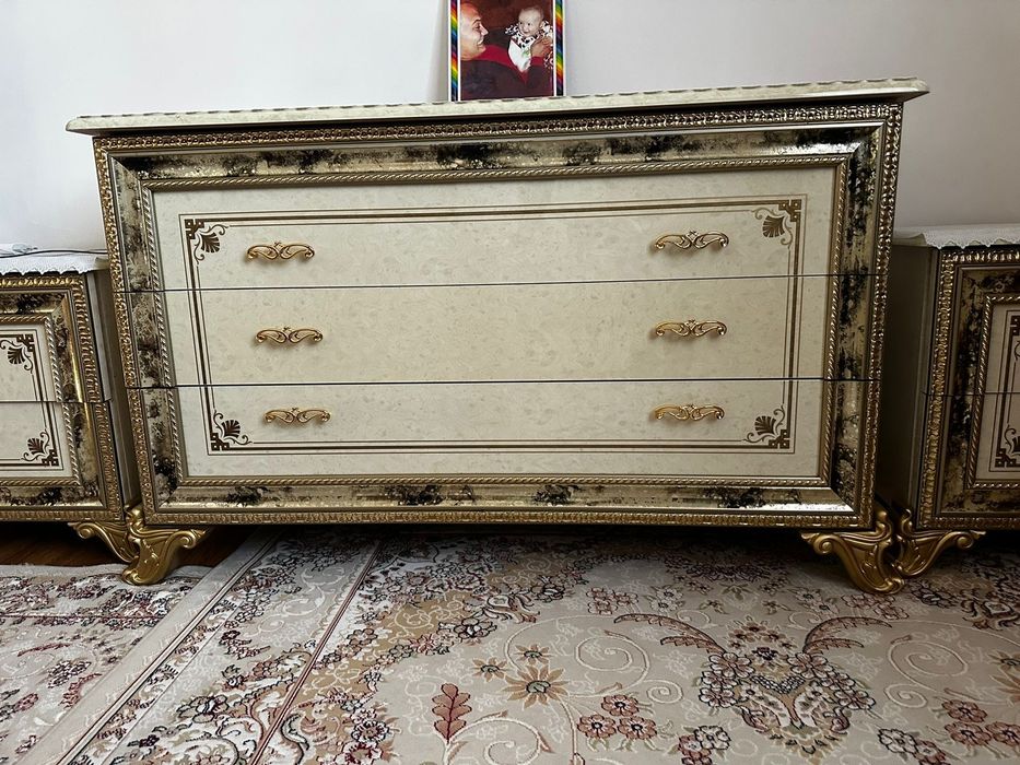 Продам спальный гарнитур