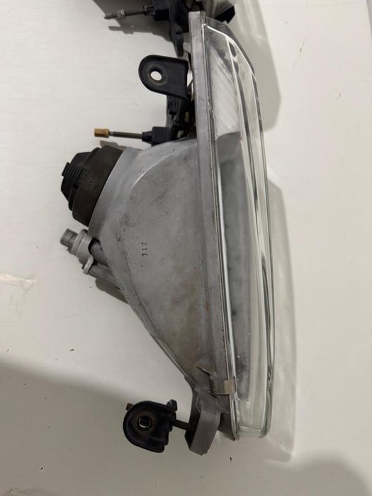 Тойота Камри 20 фара