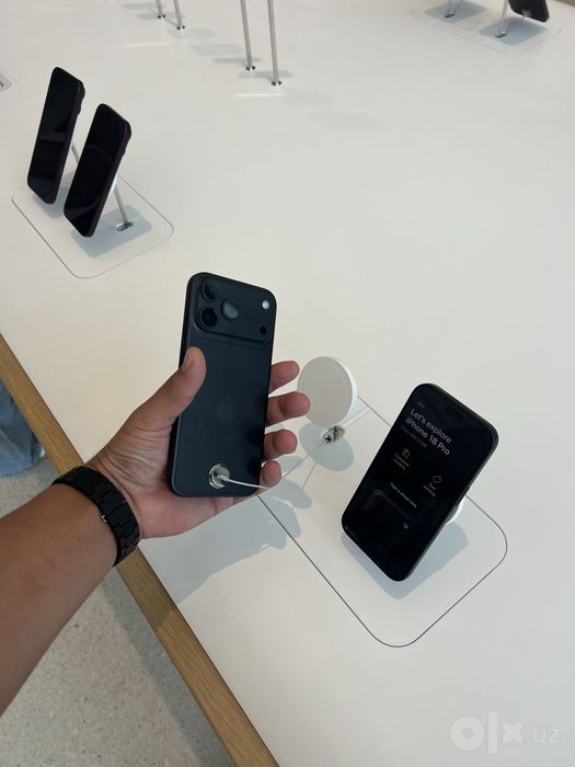 Iphone 18 pro yengi qora va qizil