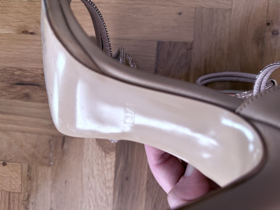 Сандали  златни с камъни