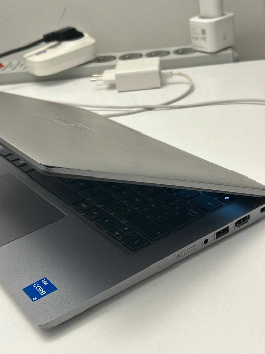 Laptop Dell Latitude 5330, Intel i5-1245U, 8GB DDR4, 256GB NVMe