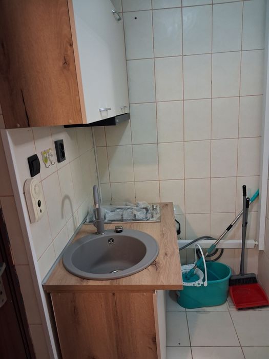 Garsoniera   Poarta 6 de vânzare sau închiriat