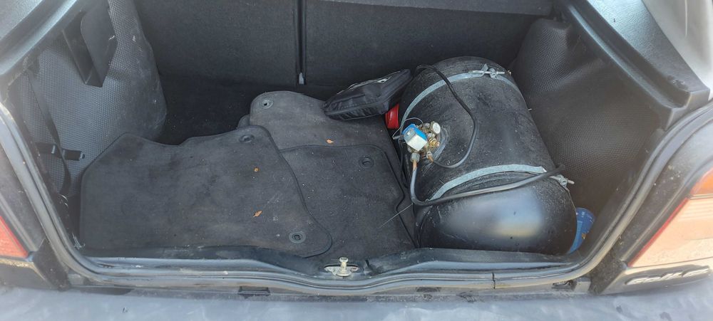 продавам фолксваген голф 1.4 газ/бензин