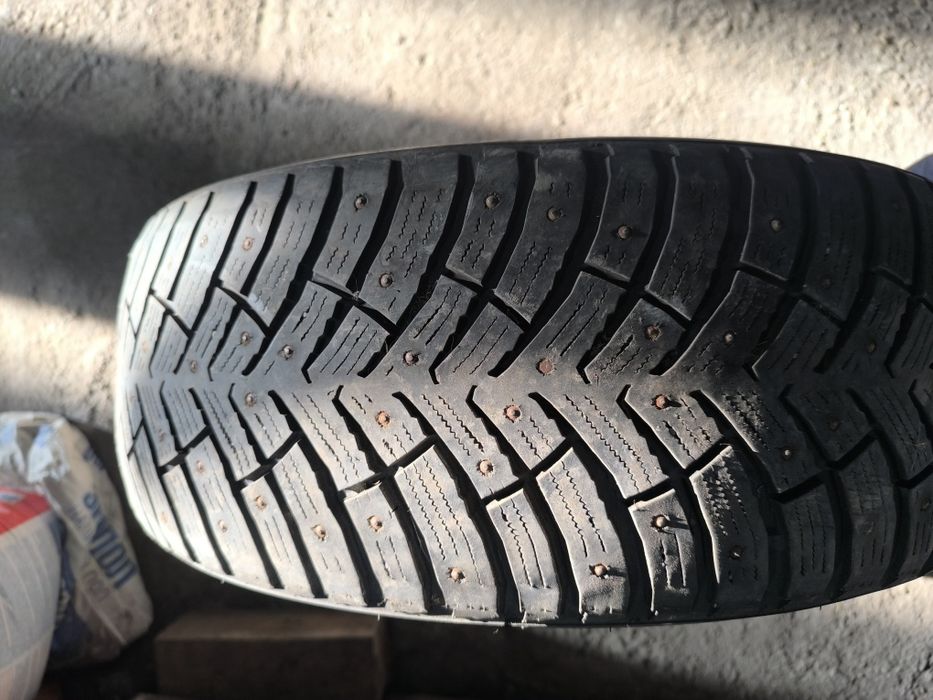 Зимний шипованный баллон