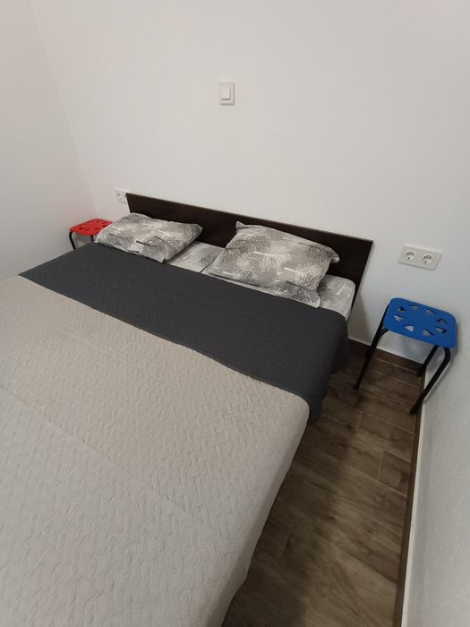 Продавам комплект спалня с матрак 164 / 190