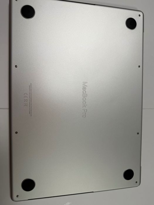 Продавам MacBook Pro M1 Pro 14’