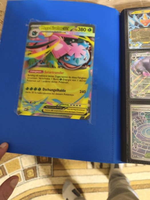 Vând cartonașe pokemon