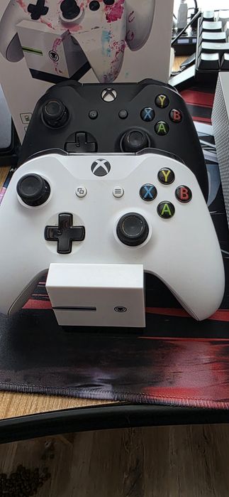 Vând xbox one s.