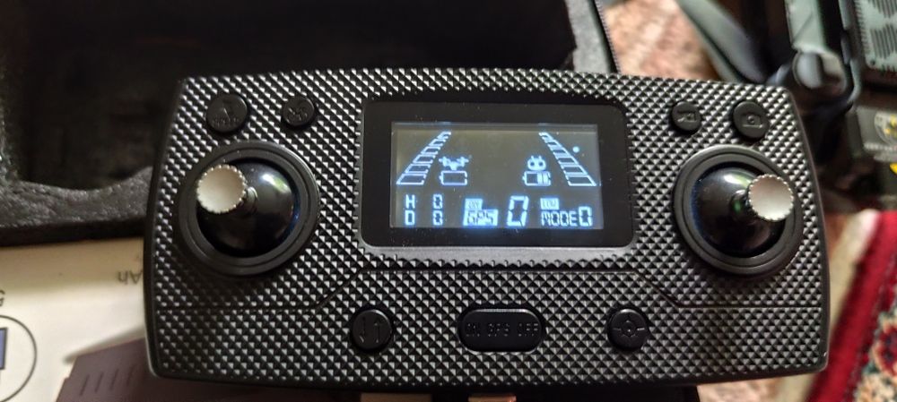 Дрон до 3 км с екстри и три батерии.