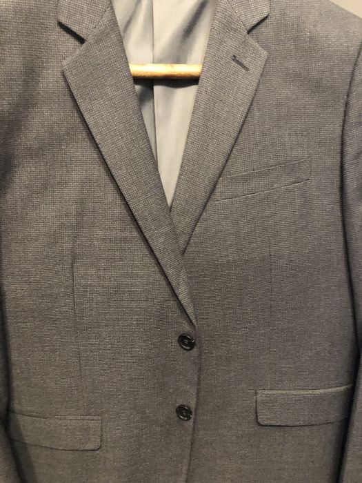 Продам мужские костюмы