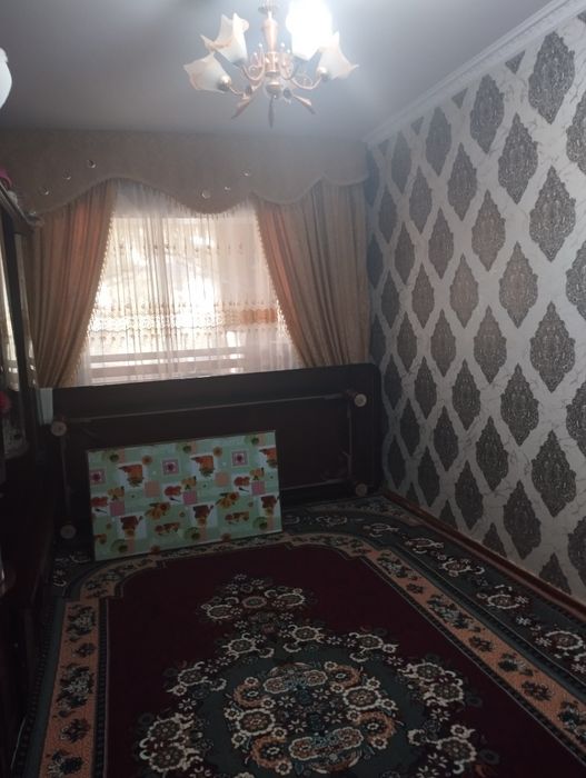 г.Чирчик к.в Конструкторов.Прадайотса 2ком КВ 3этаж 4этажний доме