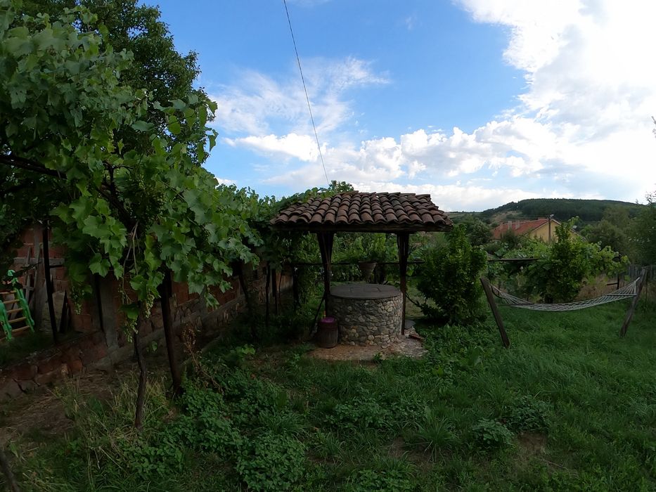 Продава се Къща в с. Гълъбник, Област Перник - 250 кв.м за 357 €/кв.м - Снимка #2