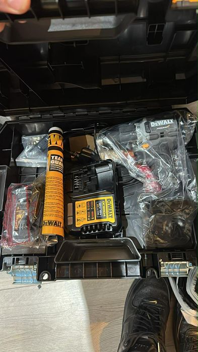 Filetantă 18v brushless DCD85M MClaren cu baterie 5ah și încărcător
