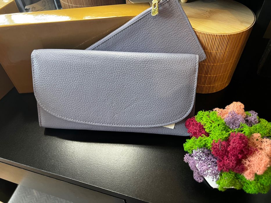 Продавам чисто нови дамски протмонета