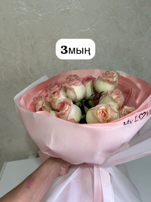 Свежие розы и букеты